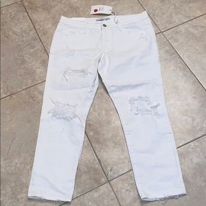 Brand new never worn white jeans boyfriend fit